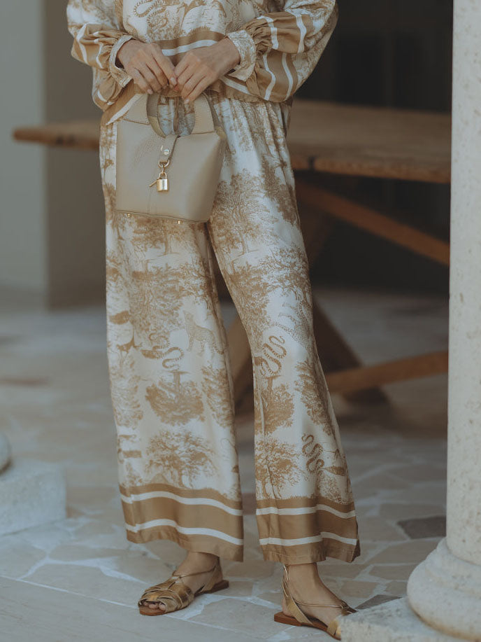 Lockere Hose mit weitem Bein und Satin-Jungle-Blumendruck
