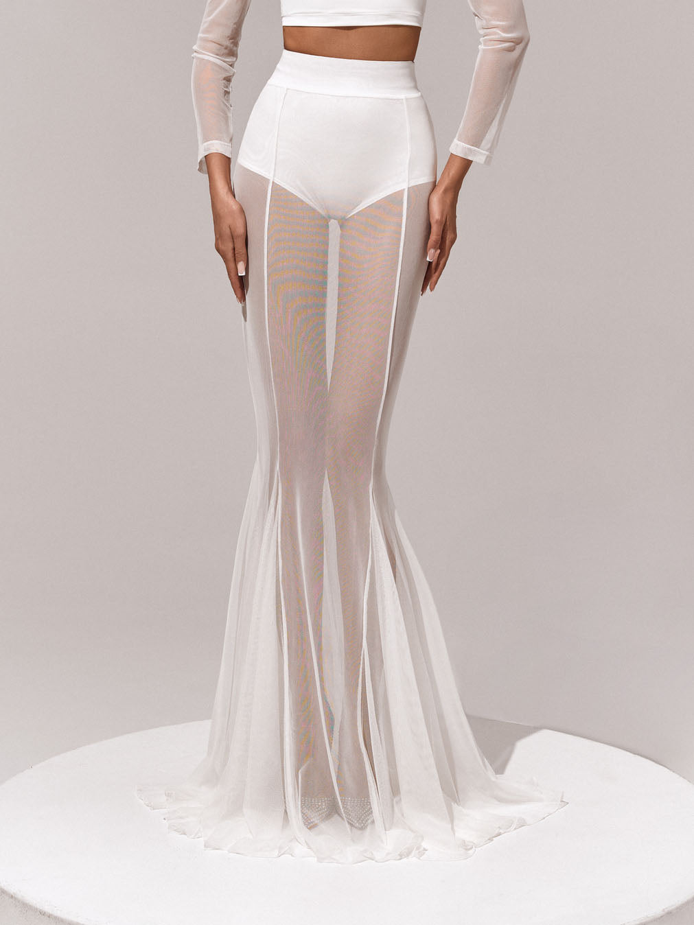 Jupe évasée élégante en maille transparente