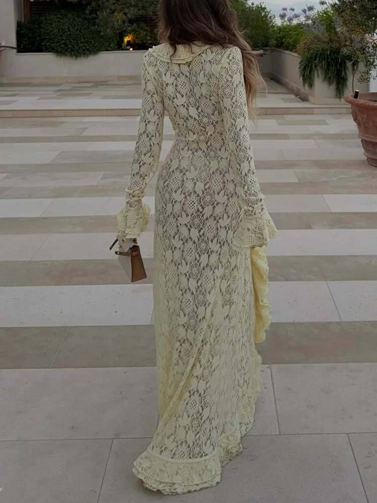 Robe longue fendue sur le devant en dentelle à volants