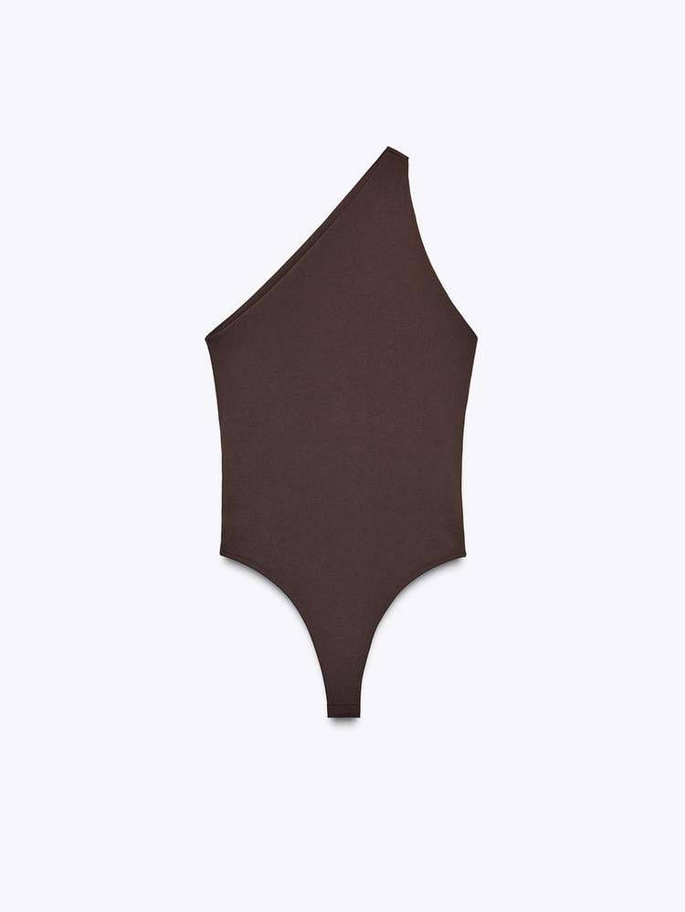 Bodysuits mit schrägem Kragen, schulterfrei und seitlichen Schlitzen, Hosenanzug mit weitem Bein – Bodysuits
