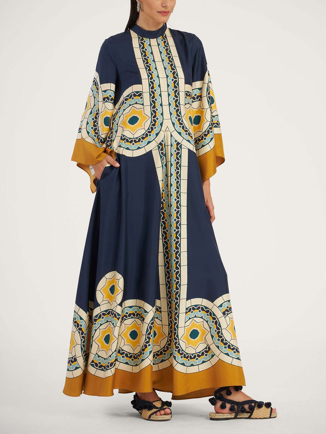 Elegantes Maxikleid mit Vintage-Kunstdruck