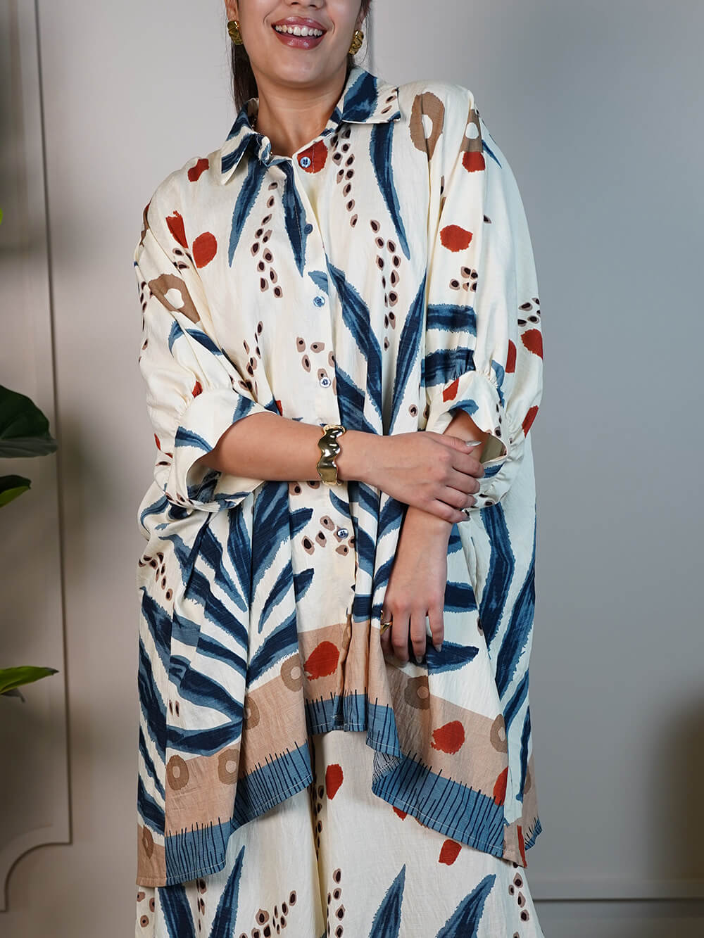 Chemise boutonnée ample et surdimensionnée à manches tombantes et imprimé unique