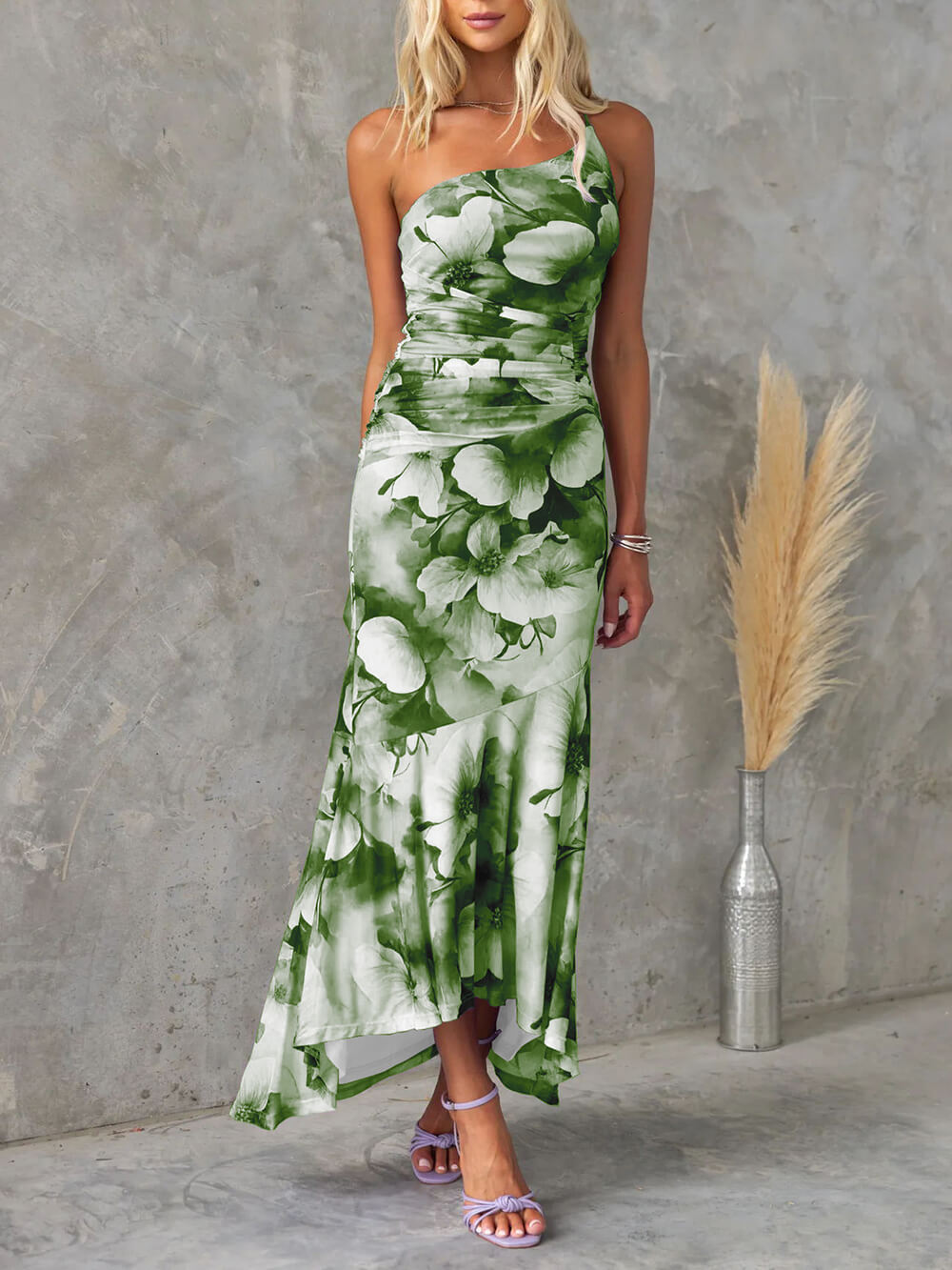 Schönes, lässiges, schulterfreies, elastisches, schmales, unregelmäßiges Maxikleid mit Blumendruck