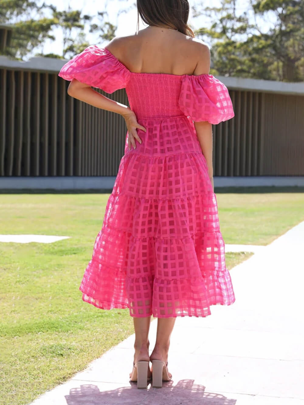 Robe mi-longue trapèze à une épaule en mousseline de soie à manches bouffantes