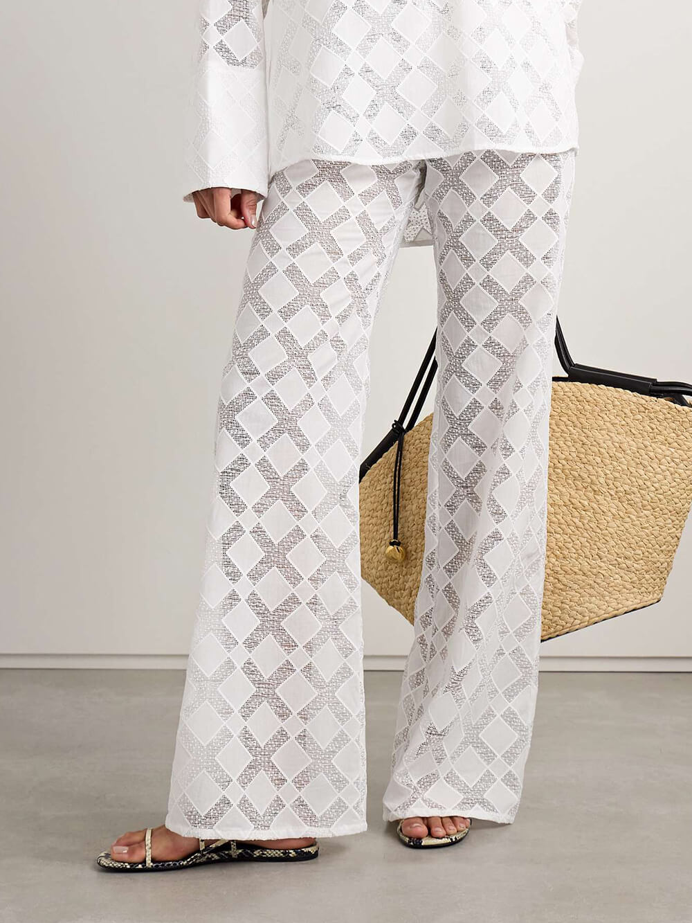 Einzigartige Hose mit weitem Bein und transparentem Spitzeneinsatz