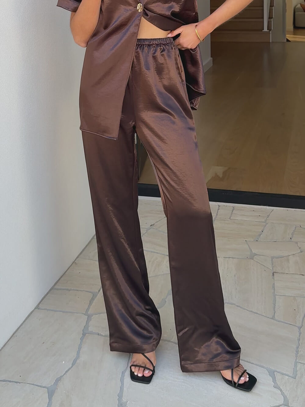 Pantalon ample taille haute classique en satin avec ceinture élastique
