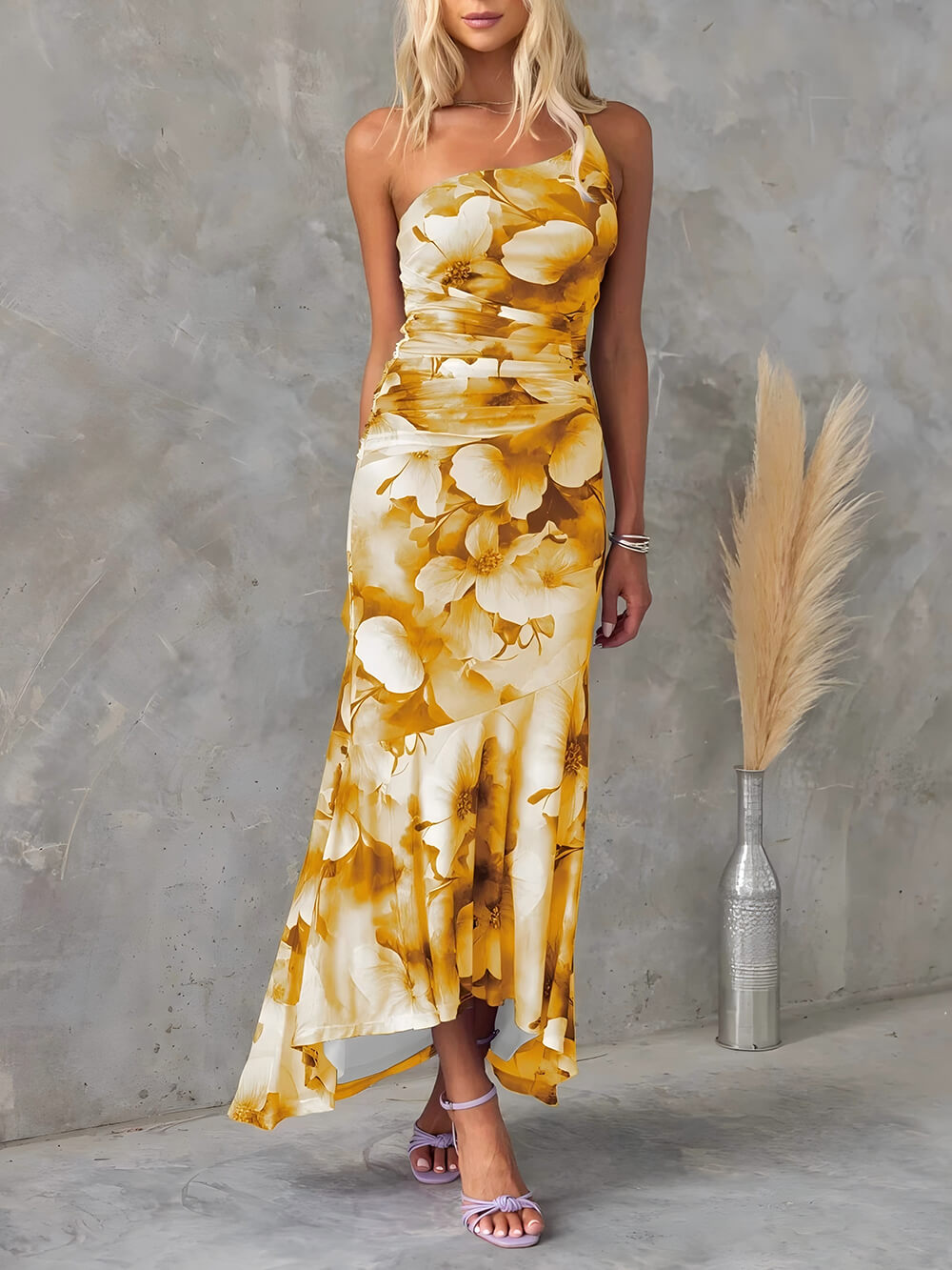 Schönes, lässiges, schulterfreies, elastisches, schmales, unregelmäßiges Maxikleid mit Blumendruck