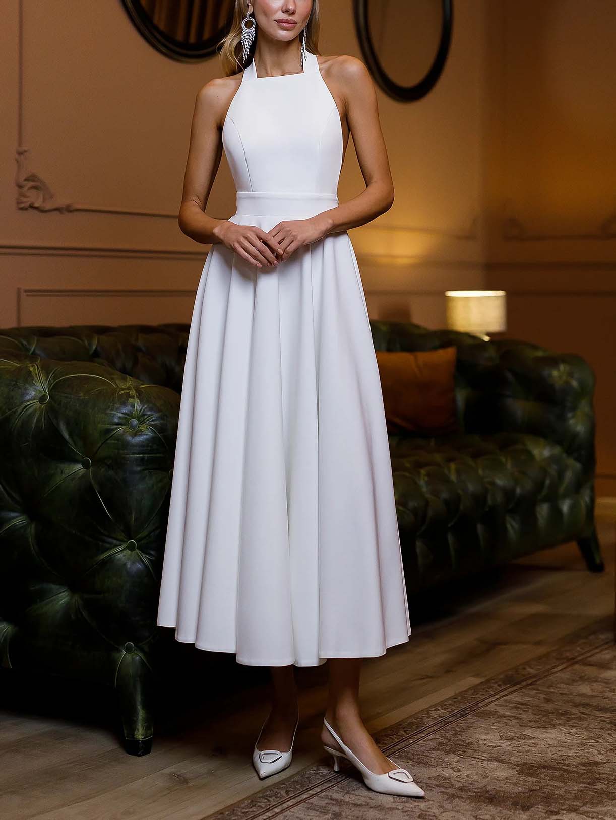 Robe mi-longue élégante à col licou et coupe trapèze