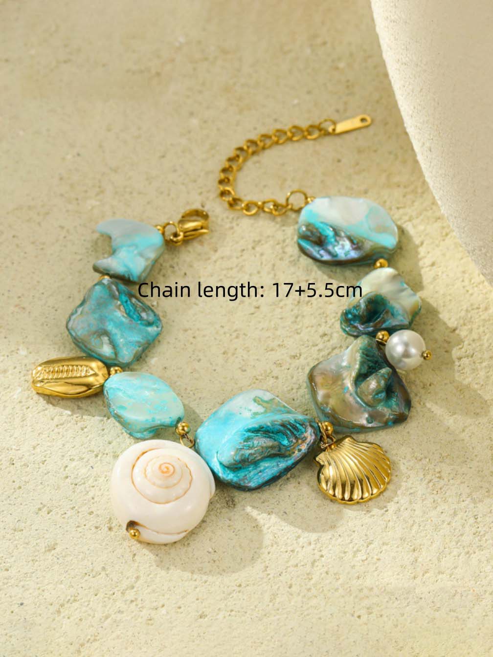 Muschelperlenarmband im Strandstil