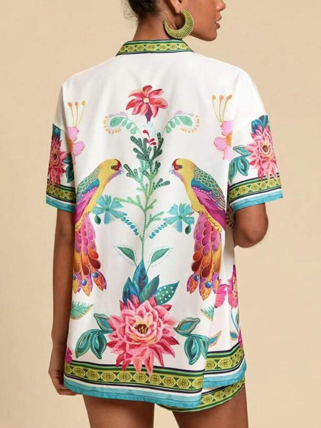 Lässiges, frisches Cardigan-Zweiteiler-Set mit Blumenmuster und kurzen Ärmeln