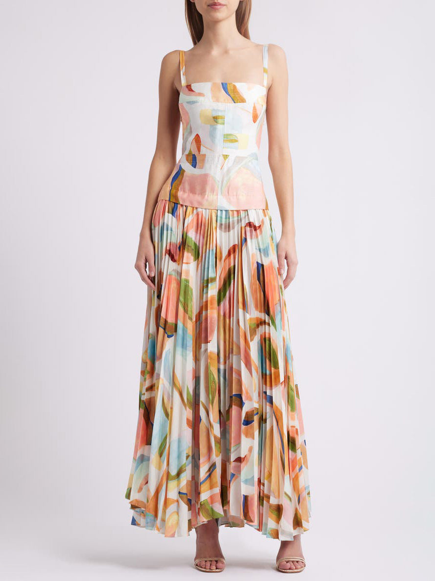 Robe longue plissée à dos ouvert et imprimé abstrait unique