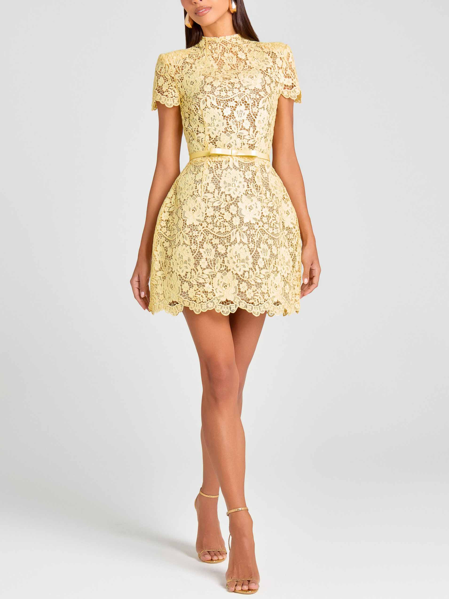 Elegantes kurzärmliges Minikleid aus floraler Spitze