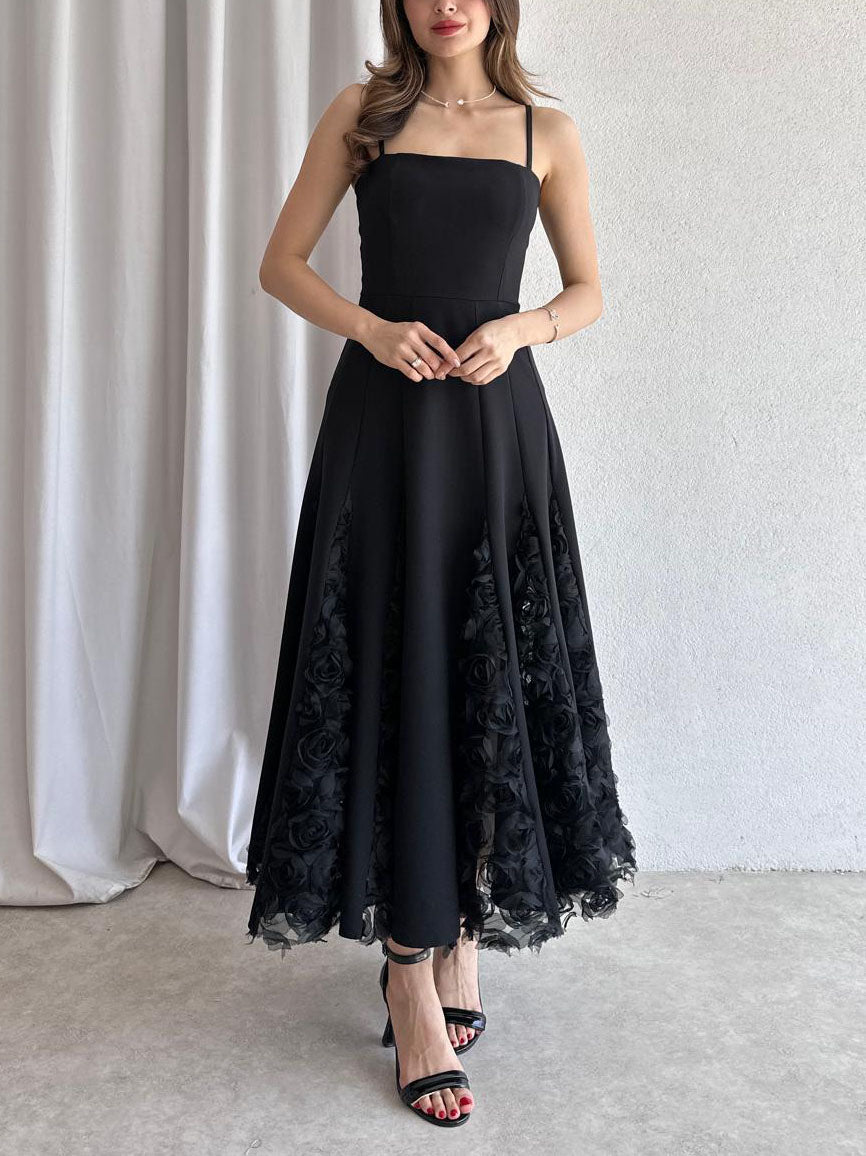 Robe mi-longue élégante à bretelles spaghetti et appliques florales roses
