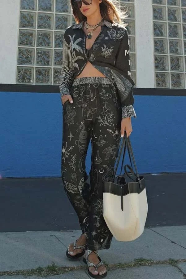 Set aus langärmliger Bluse und Hose mit weitem Bein und Tasche in der elastischen Taille von Black Magic aus Satin mit einzigartigem Aufdruck