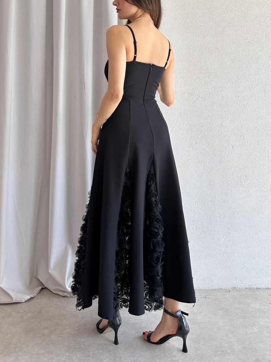 Robe mi-longue élégante à bretelles spaghetti et appliques florales roses