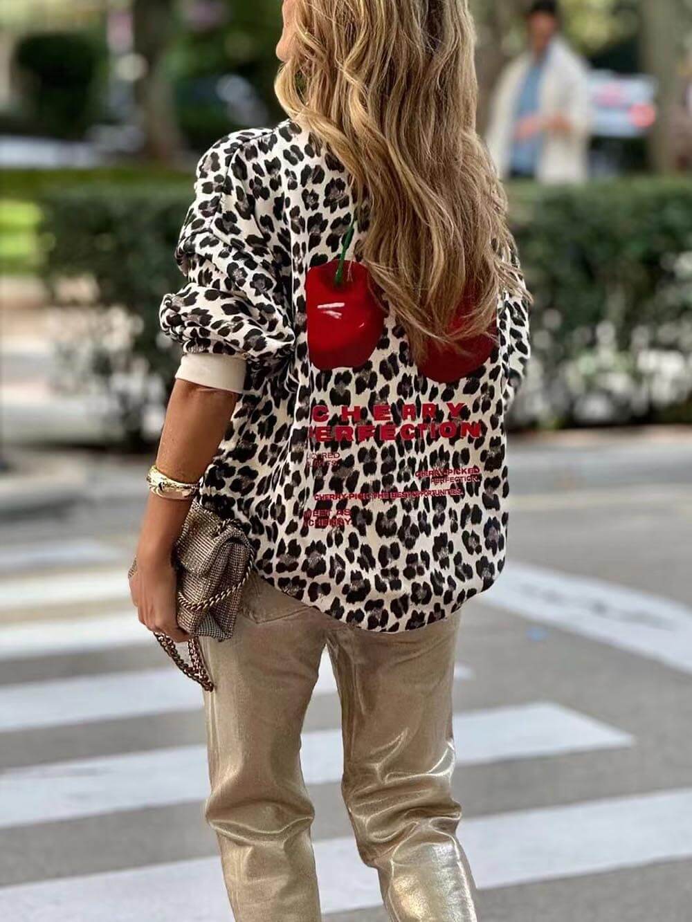 Sweat-shirt décontracté à imprimé léopard et cerises, au style unique et moderne