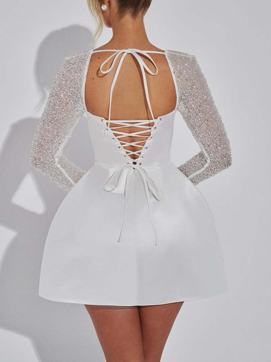 Elegantes langärmliges Minikleid mit Paillettenbesatz