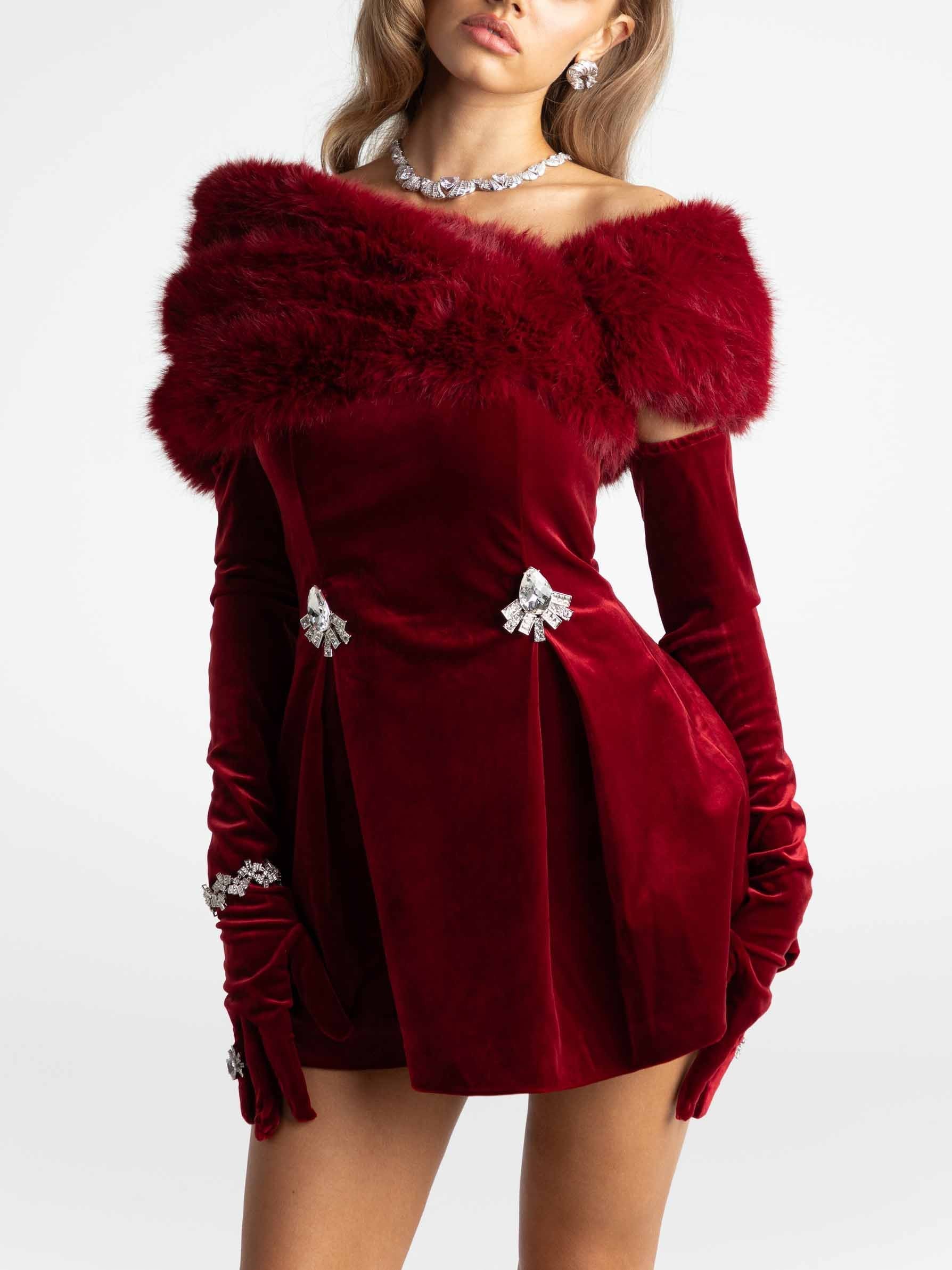 Robe courte élégante à épaules dénudées et col en fourrure