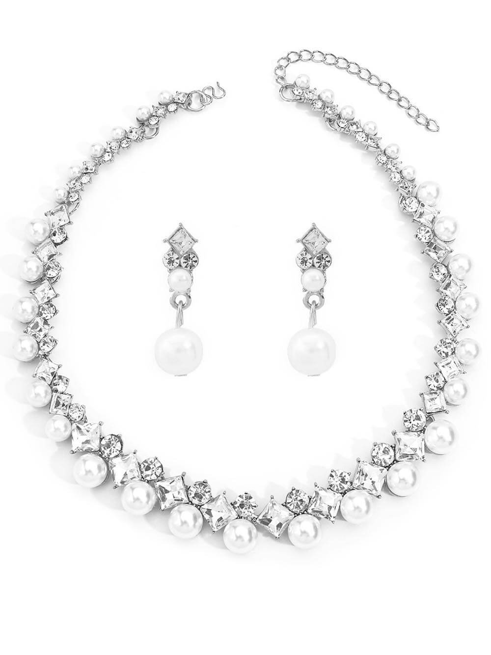 Elegantes Set aus Halskette und Perlenohrringen aus Barocklegierung