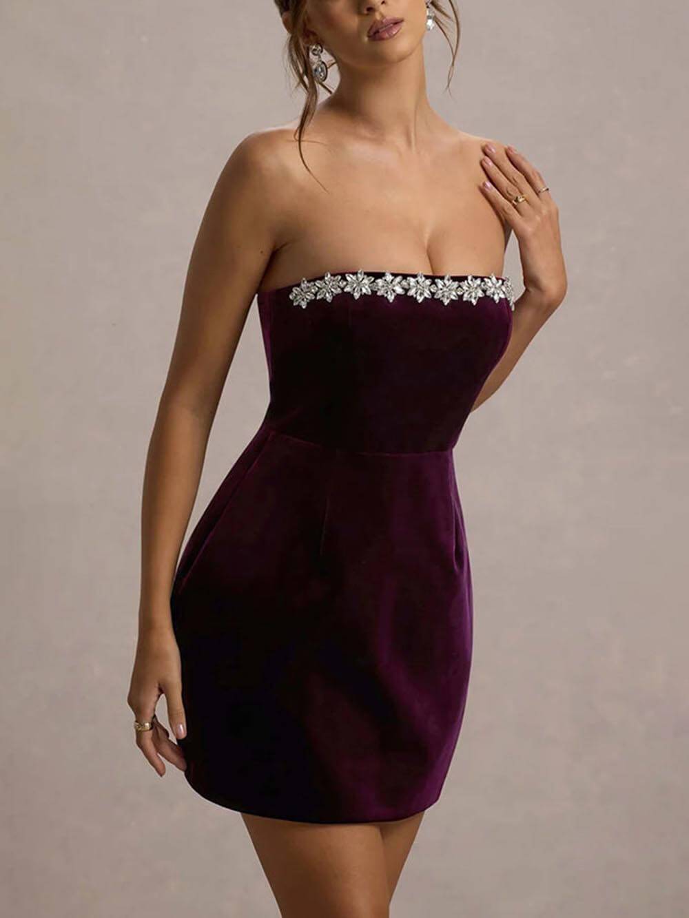 Elegantes Bandeau-Minikleid aus Samt mit Schmucksteinbesatz