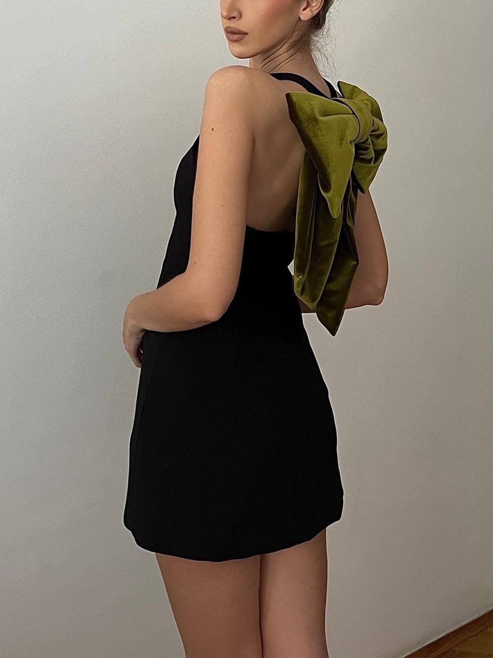 Elegantes, süßes Party-Minikleid aus Samt mit Schleife im Kontrastrücken