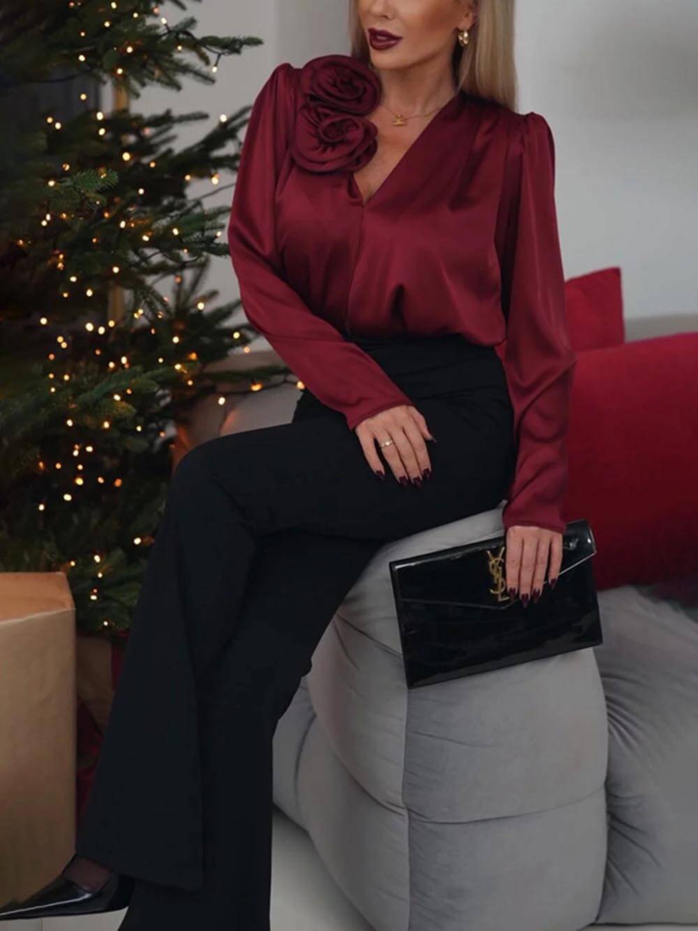 Elegantes Langarmhemd aus Satin mit V-Ausschnitt und Blumenverzierung