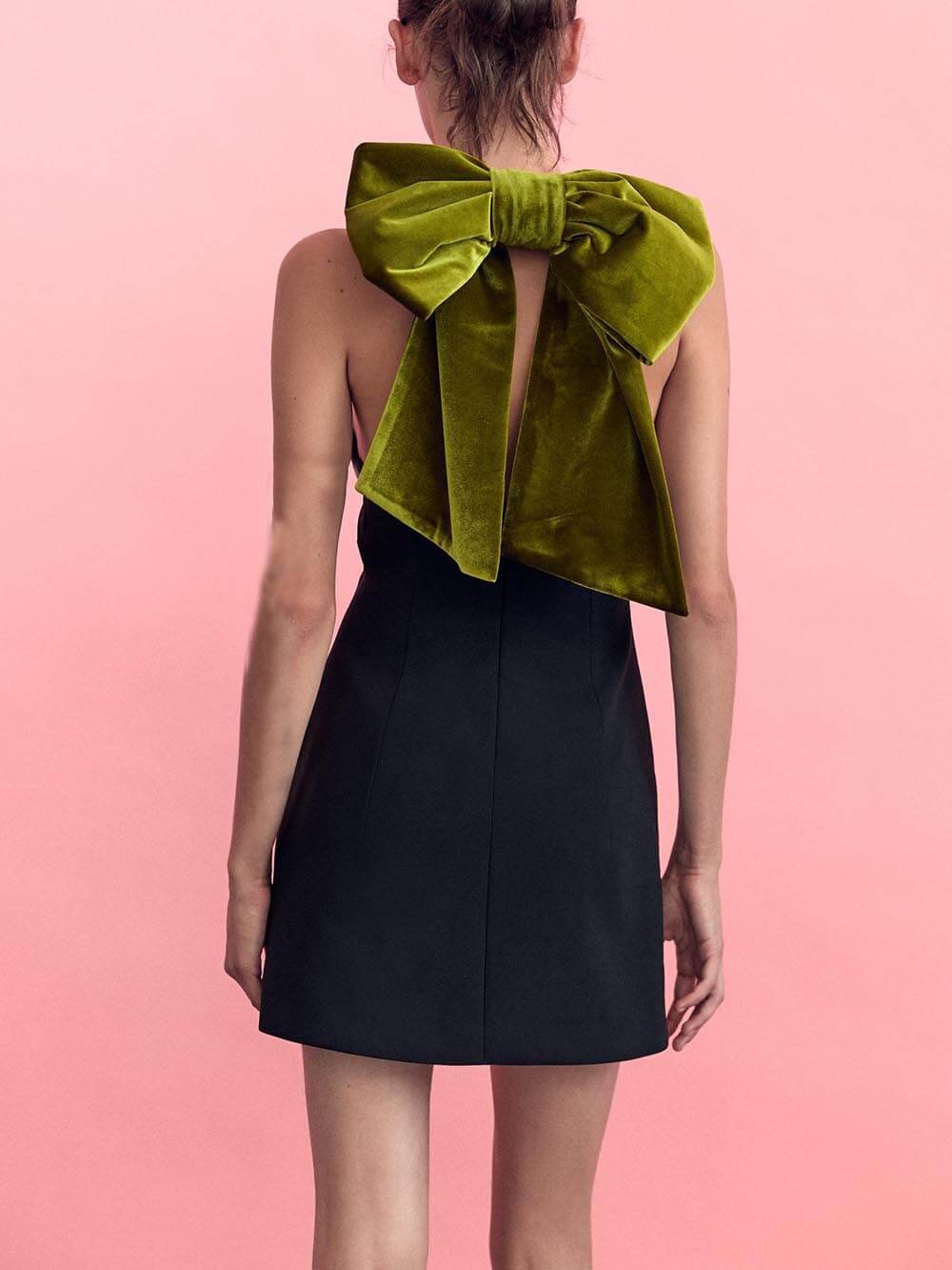 Elegantes, süßes Party-Minikleid aus Samt mit Schleife im Kontrastrücken