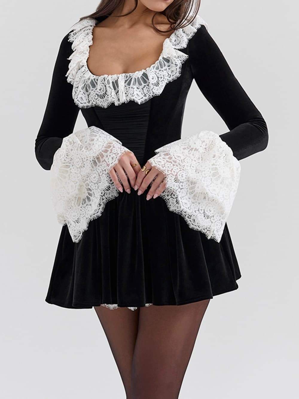 Elegantes Minikleid mit Samt-Spitzenbesatz