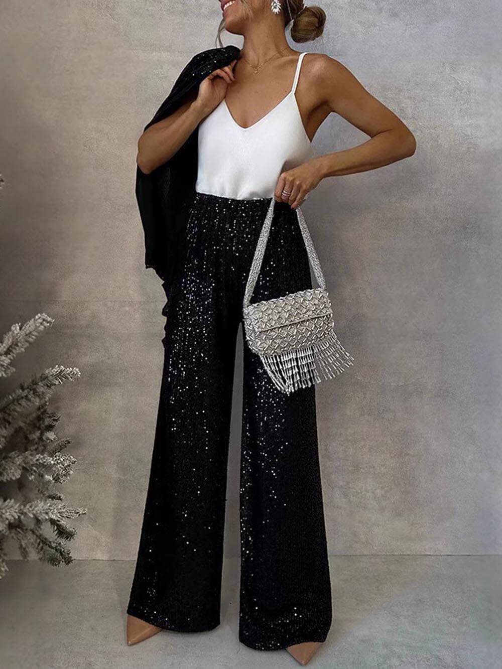 Einzigartige Party-Szene mit Pailletten, hoher Taille und weitem Bein