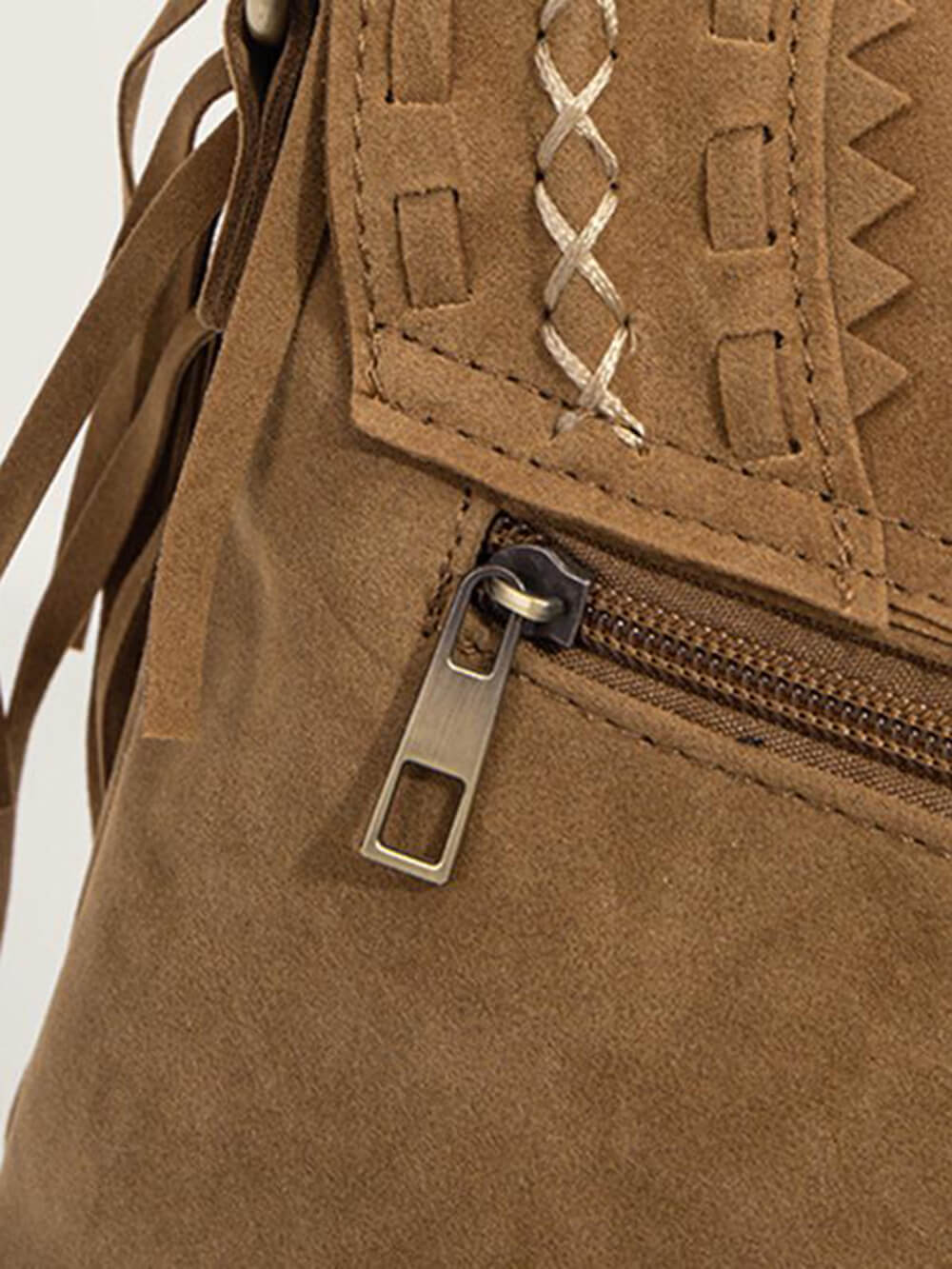 Sac décoré avec boucle à franges en faux daim