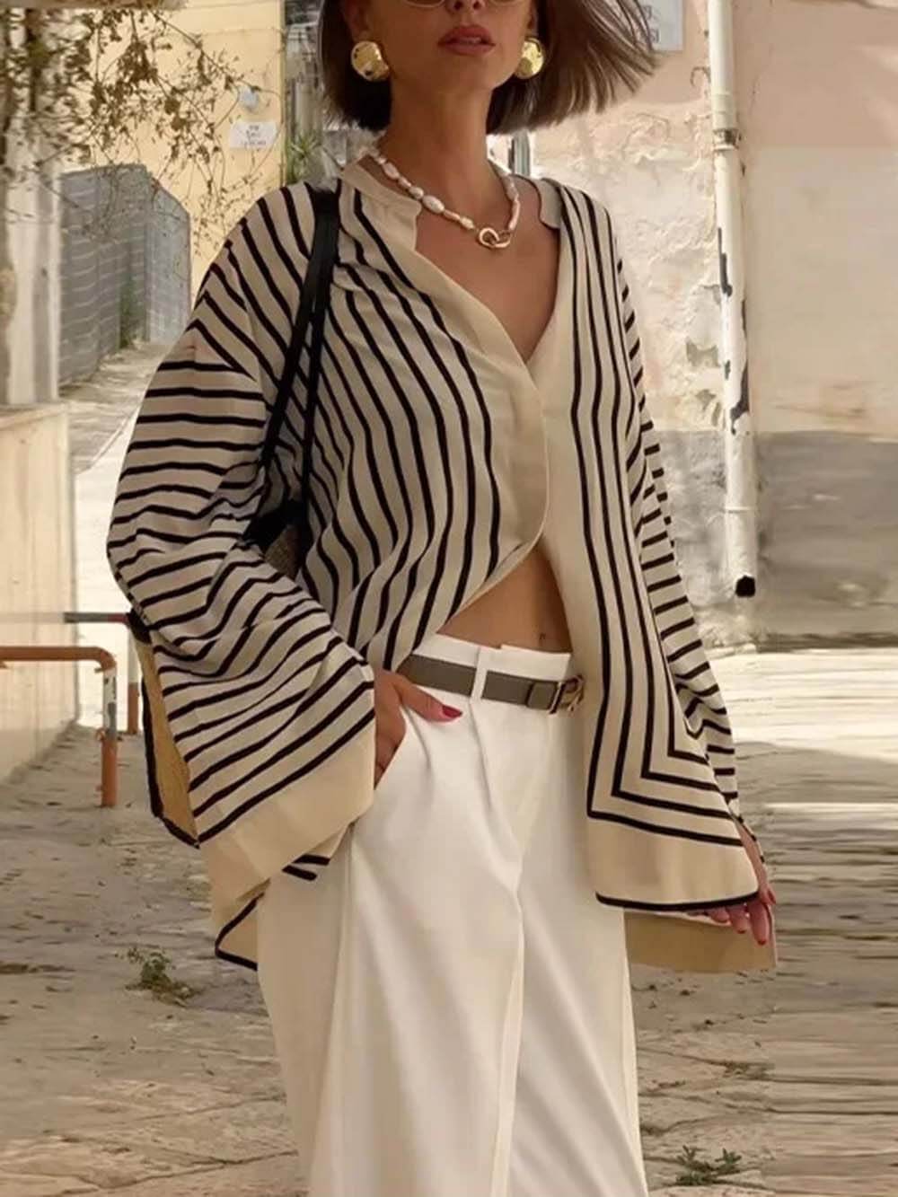 Elegante, lässige Blusen aus gestreiftem Satin mit Rundhalsausschnitt