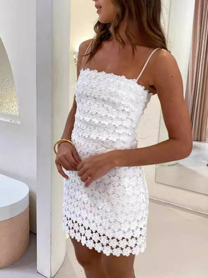 Mini-robe d'été sexy en dentelle ajourée à bretelles