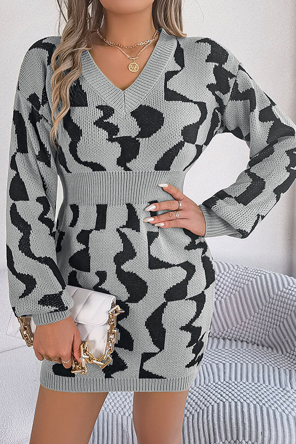 V-neck contrast color long-sleeved waist-hugging sweater dress Grey