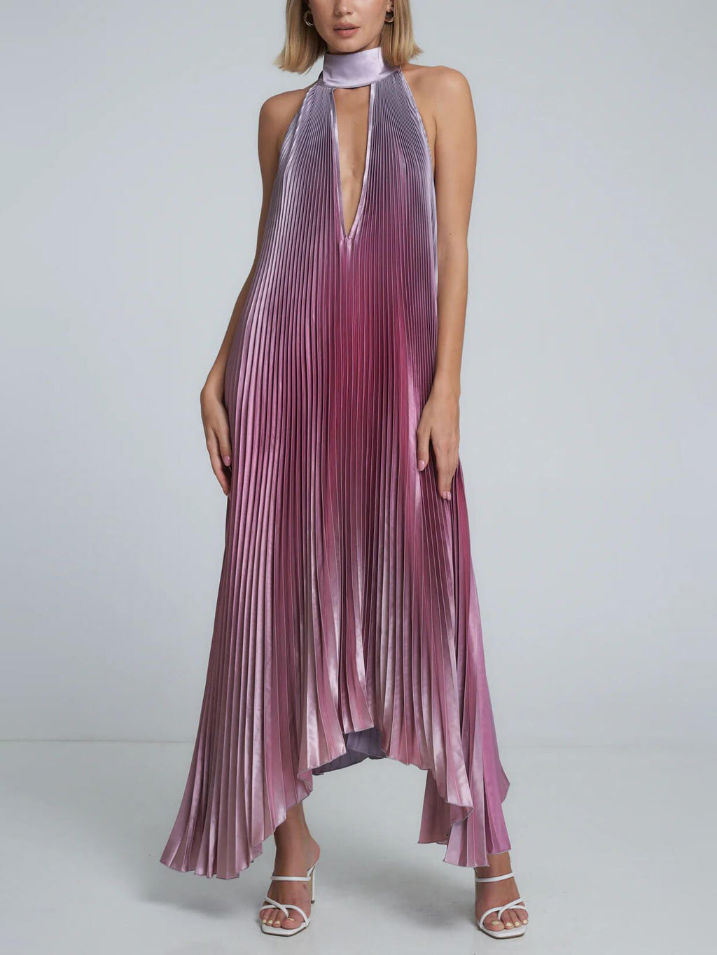 Stilvolles plissiertes Neckholder-Midikleid mit Riemchen und freiem Rücken