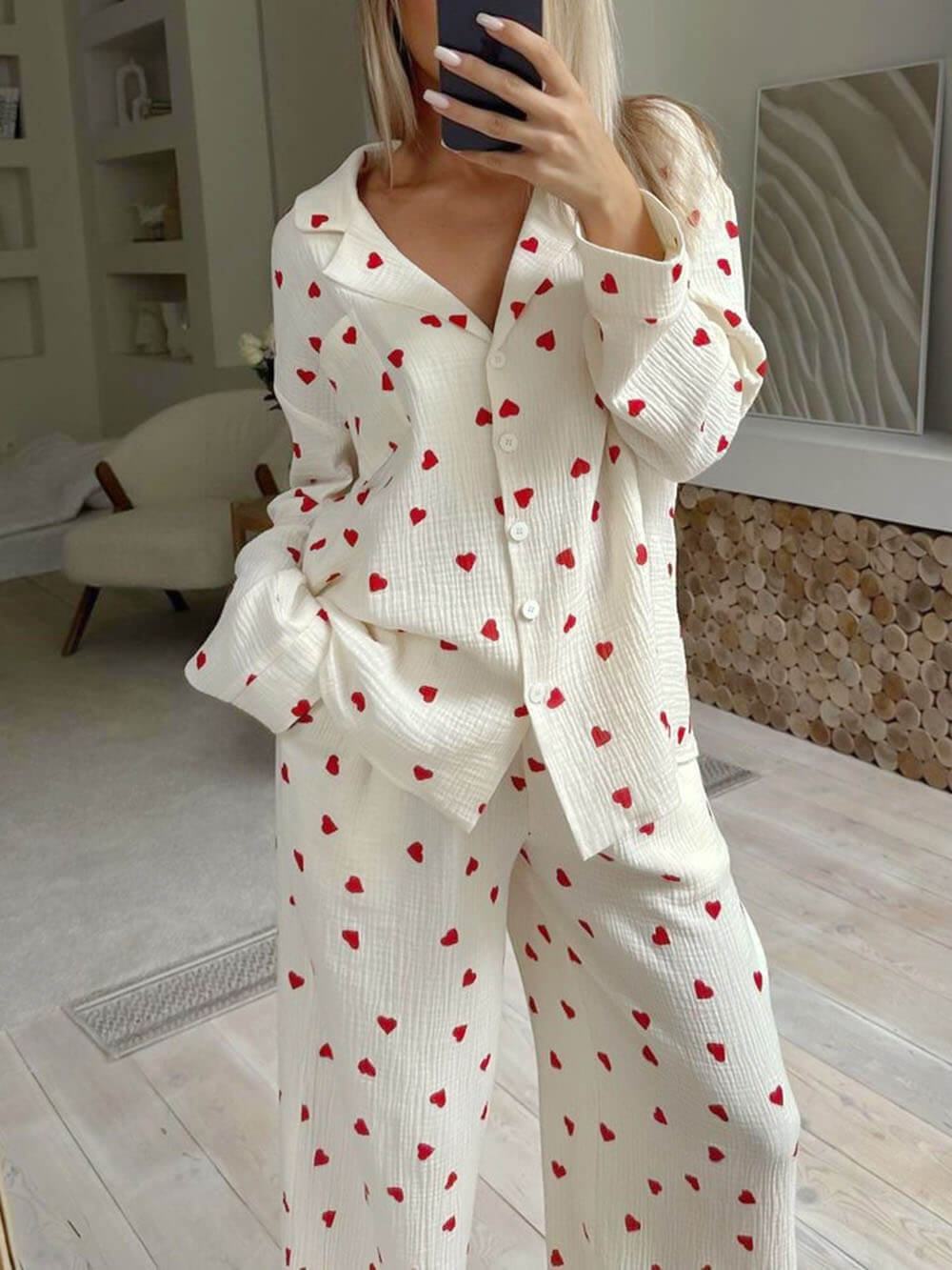 Pyjama-Set mit süßem Button-Down-Hemd mit Herz-Print