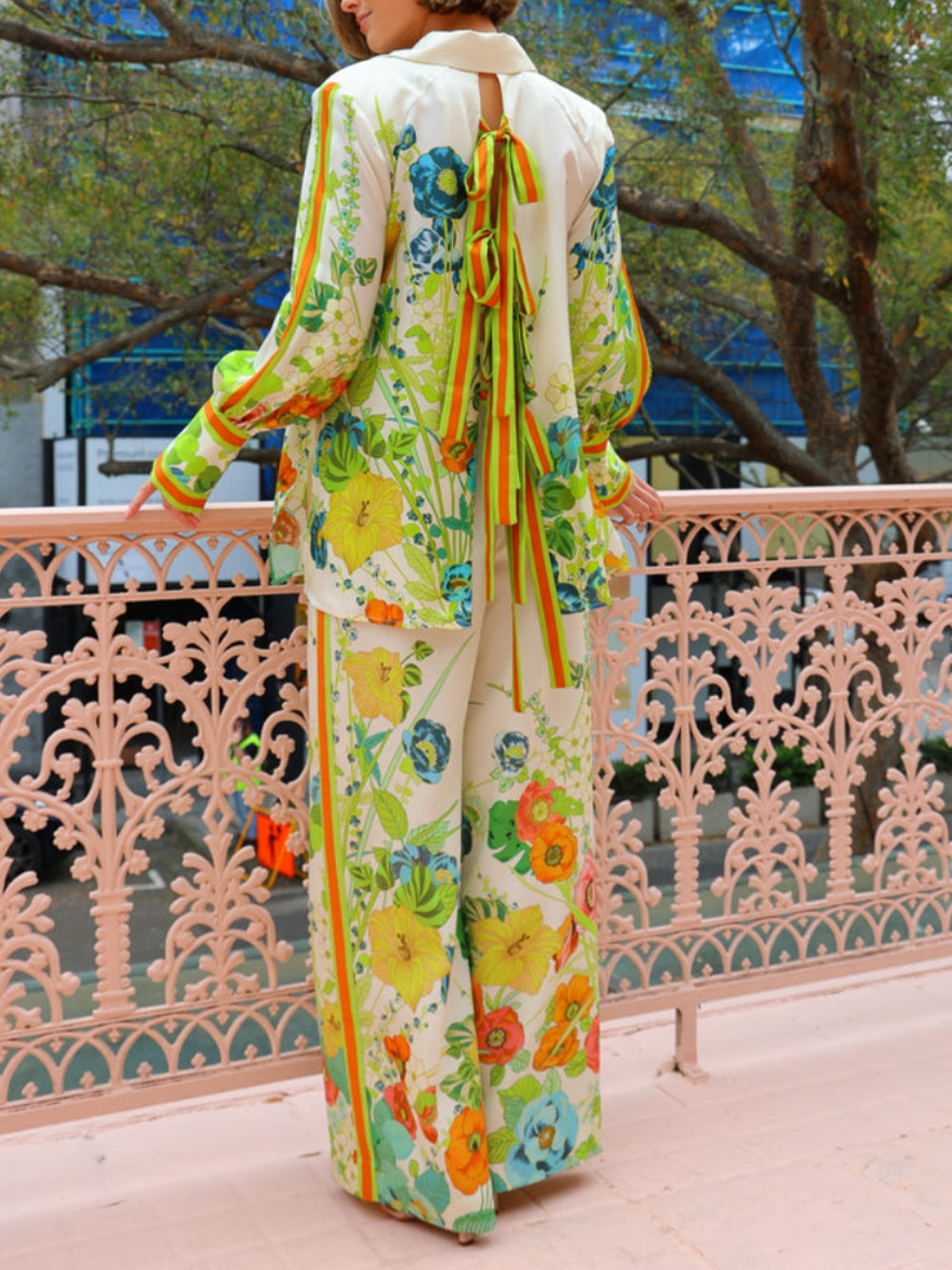 Haut à imprimé floral à silhouette ajustée