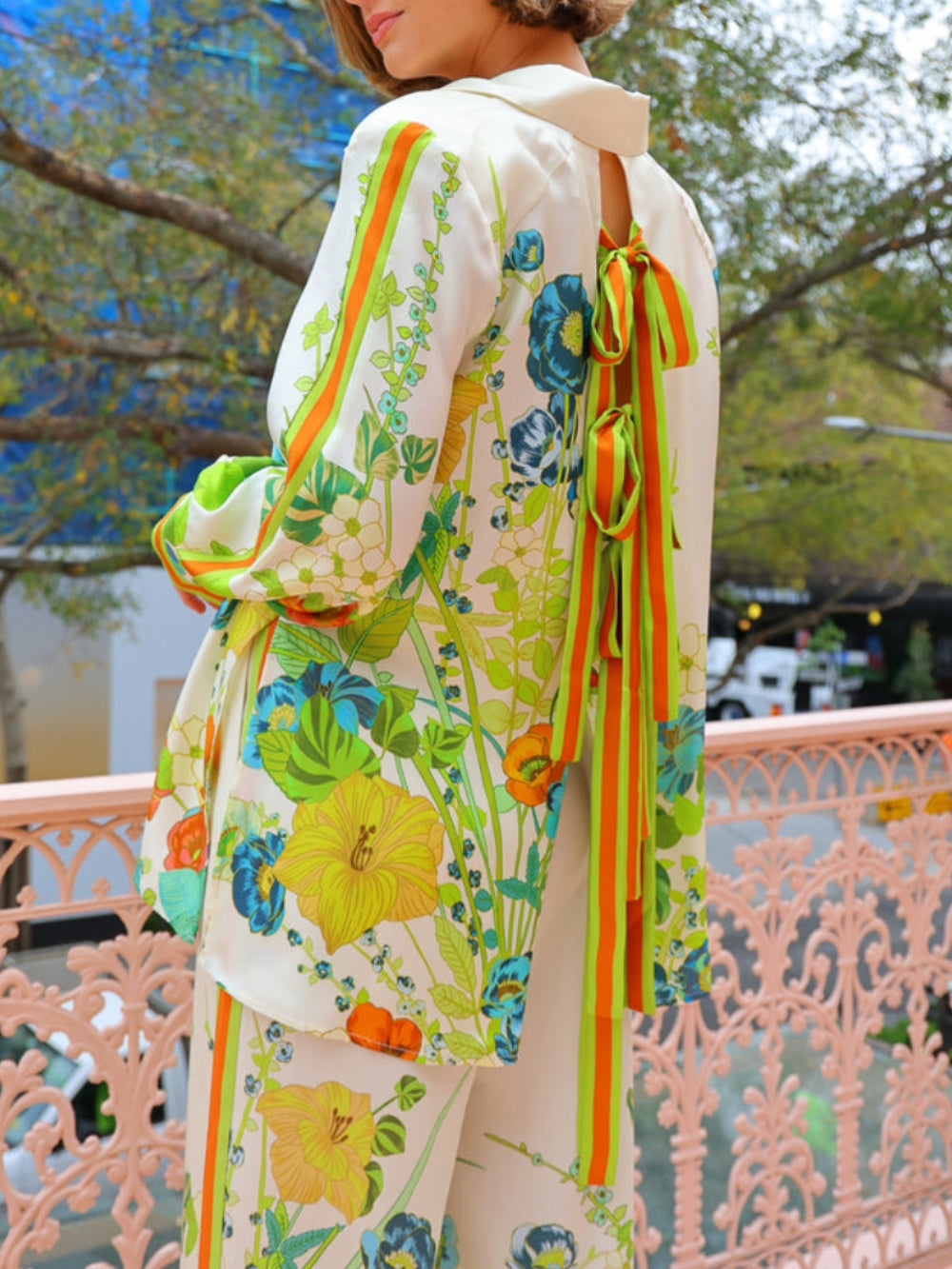 Haut à imprimé floral à silhouette ajustée