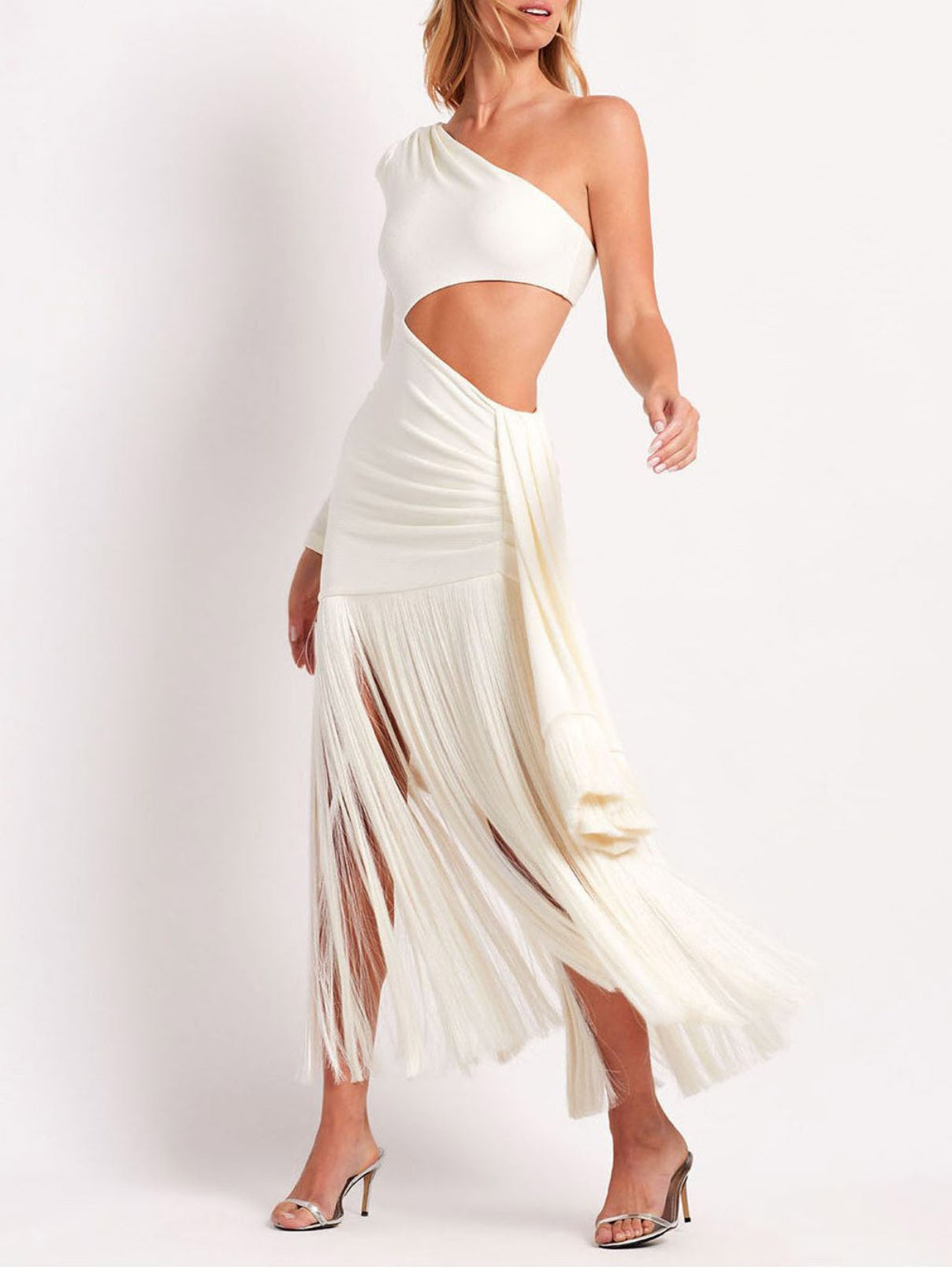 Atemberaubendes Maxikleid mit Cut-out und Fransen