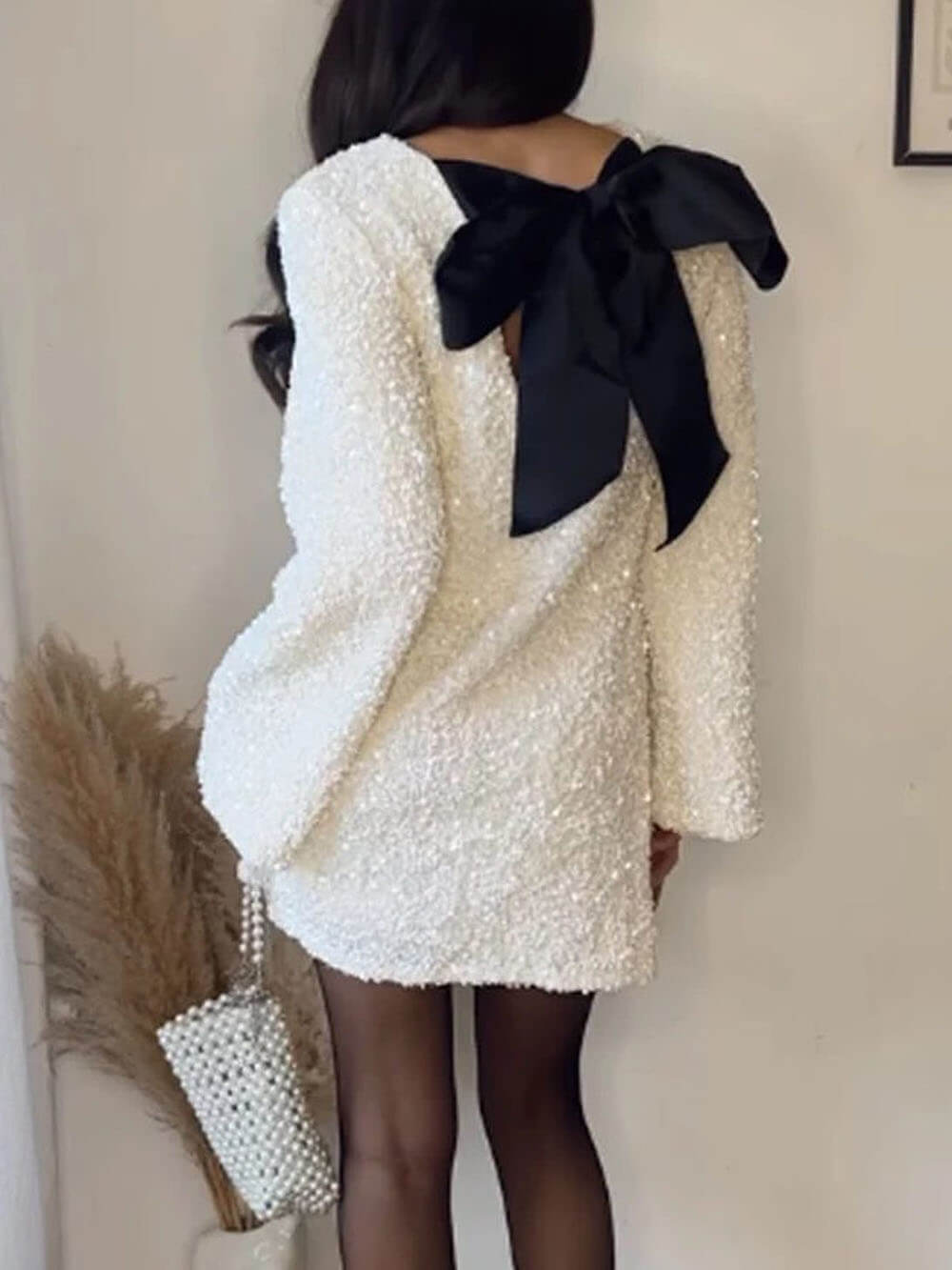 Paillettenbesetztes Kleid mit Bindeband hinten