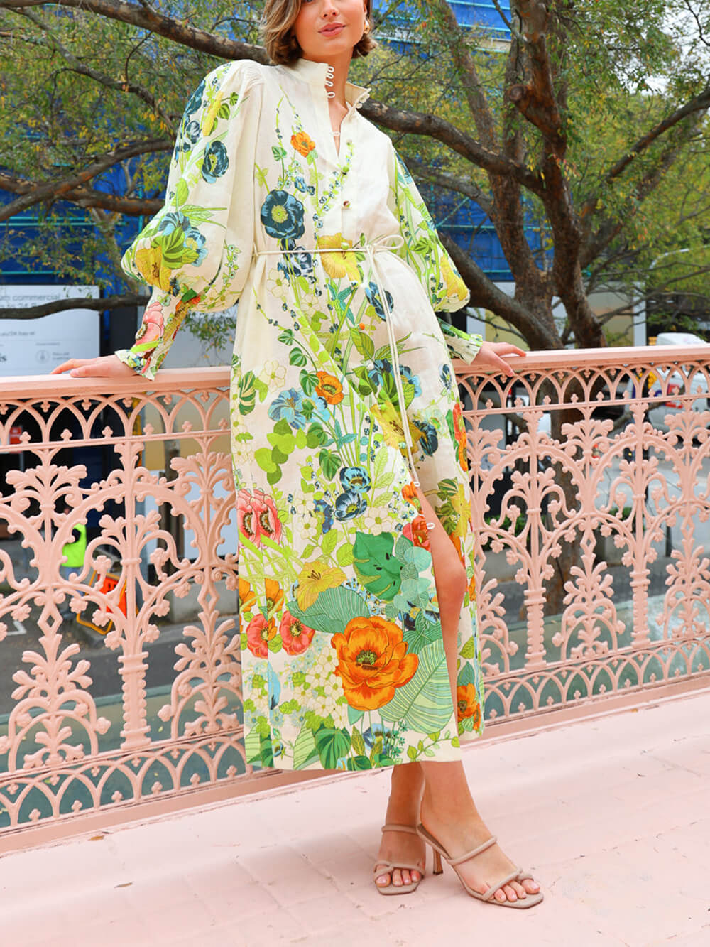 Robe chemise style cardigan crème à manches lanternes et imprimé unique