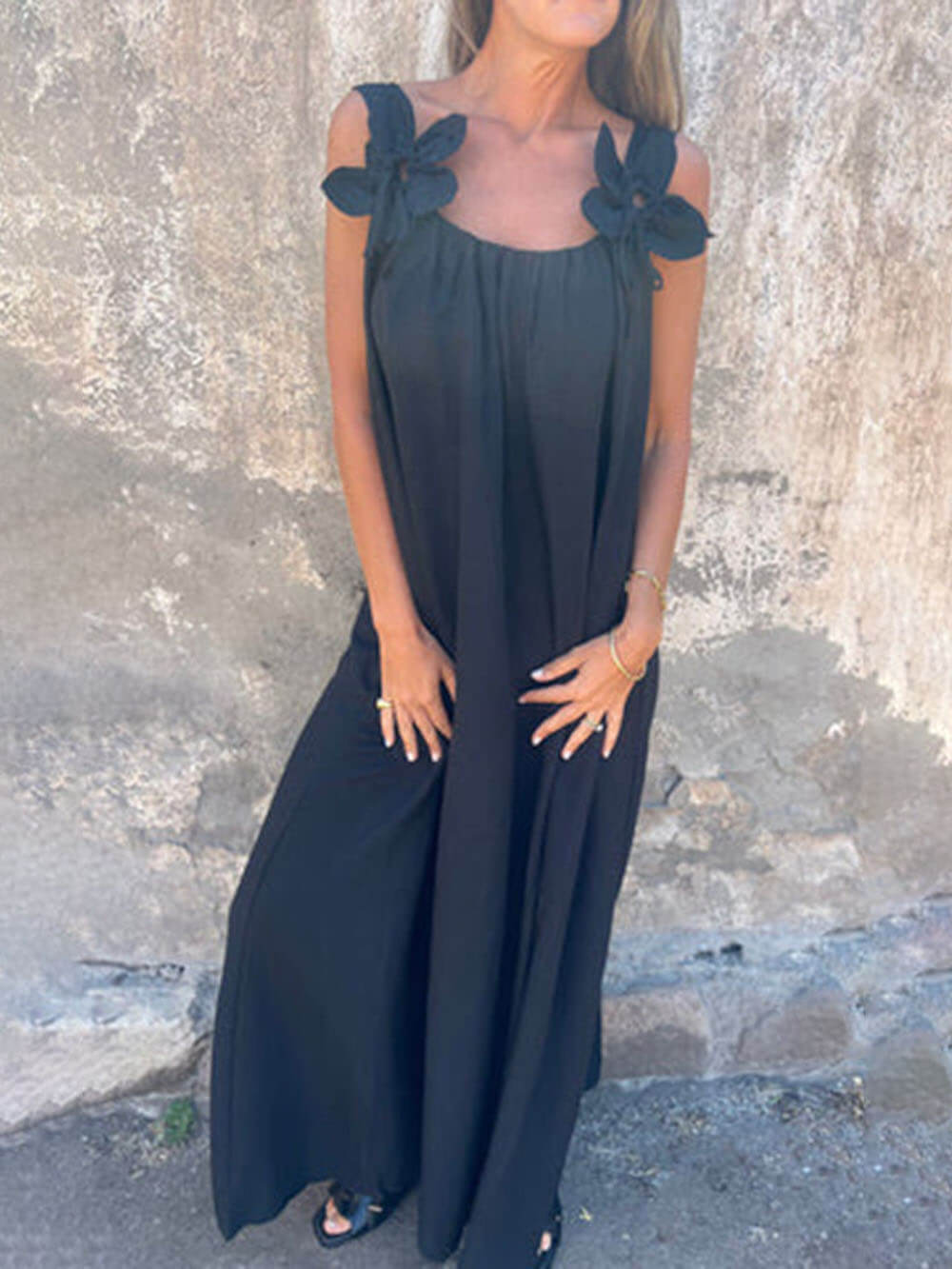 Klassisches, einfarbiges, ärmelloses, lockeres Maxikleid mit Blumenverzierung