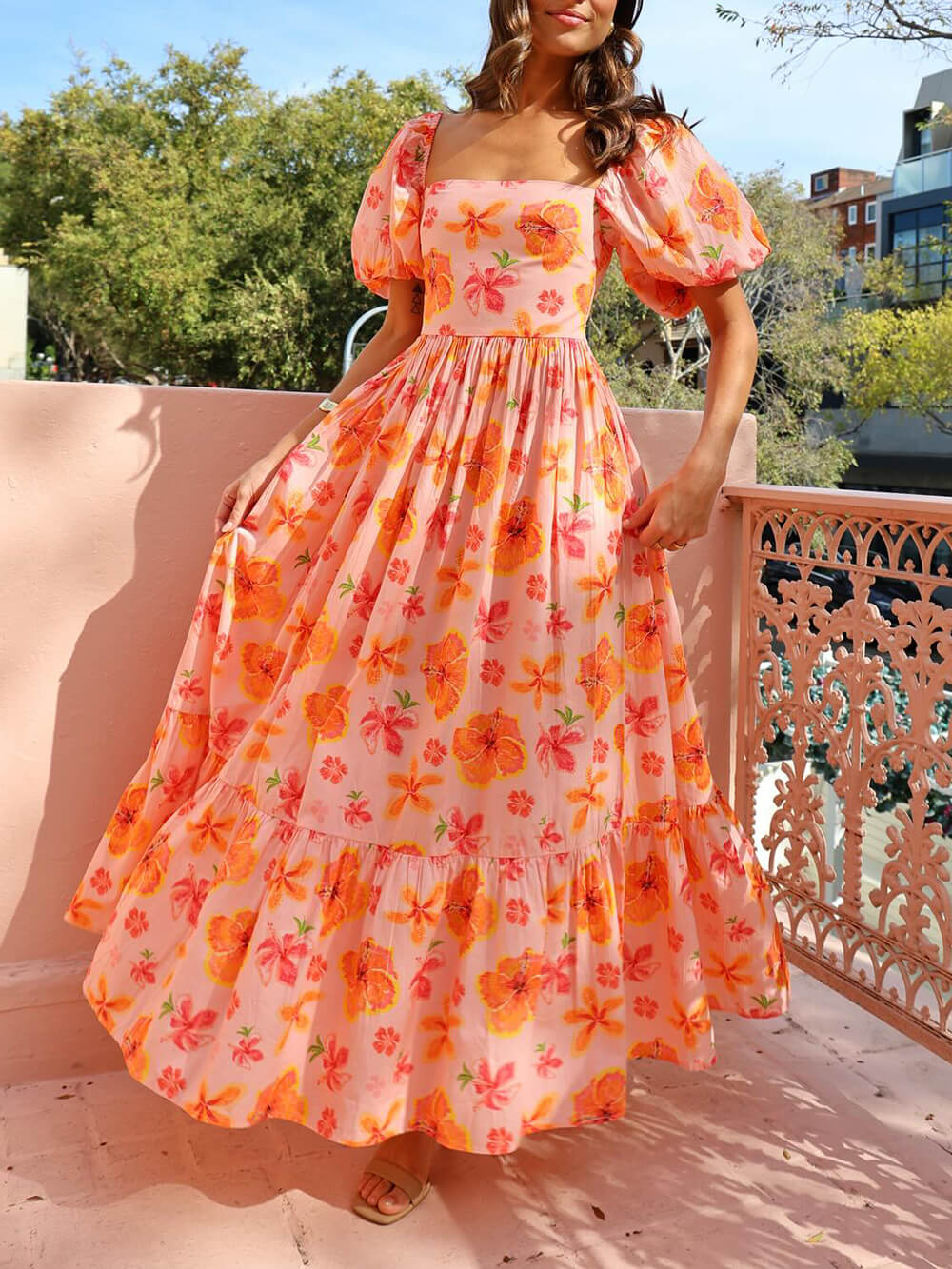 Robe longue à imprimé floral, manches bouffantes, poches smockées dans le dos