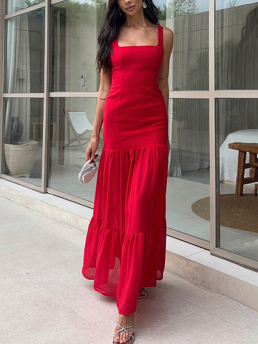 Robe longue à bretelles et col carré tendance