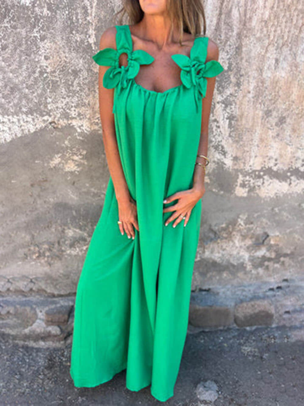 Klassisches, einfarbiges, ärmelloses, lockeres Maxikleid mit Blumenverzierung