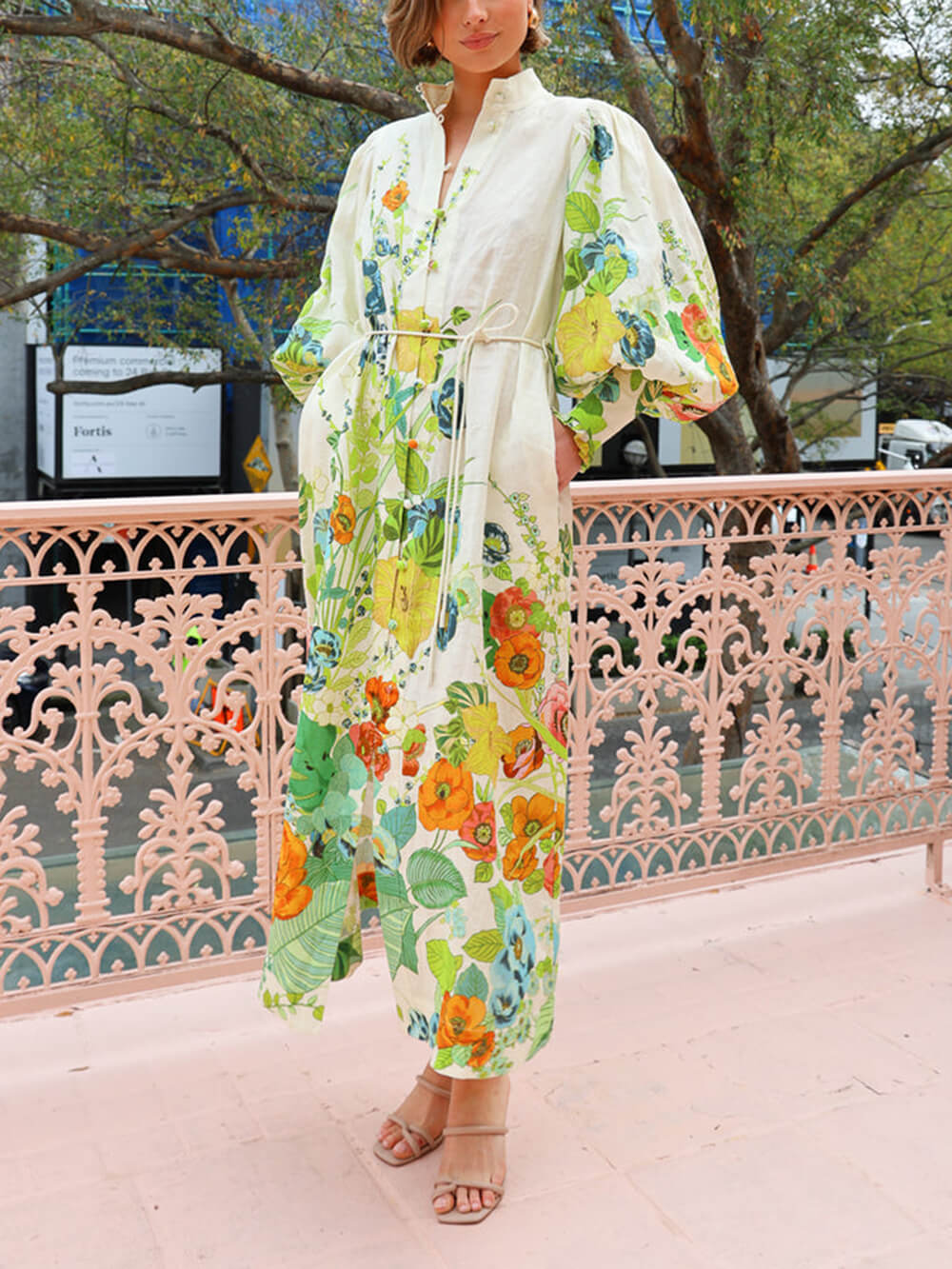 Robe chemise style cardigan crème à manches lanternes et imprimé unique