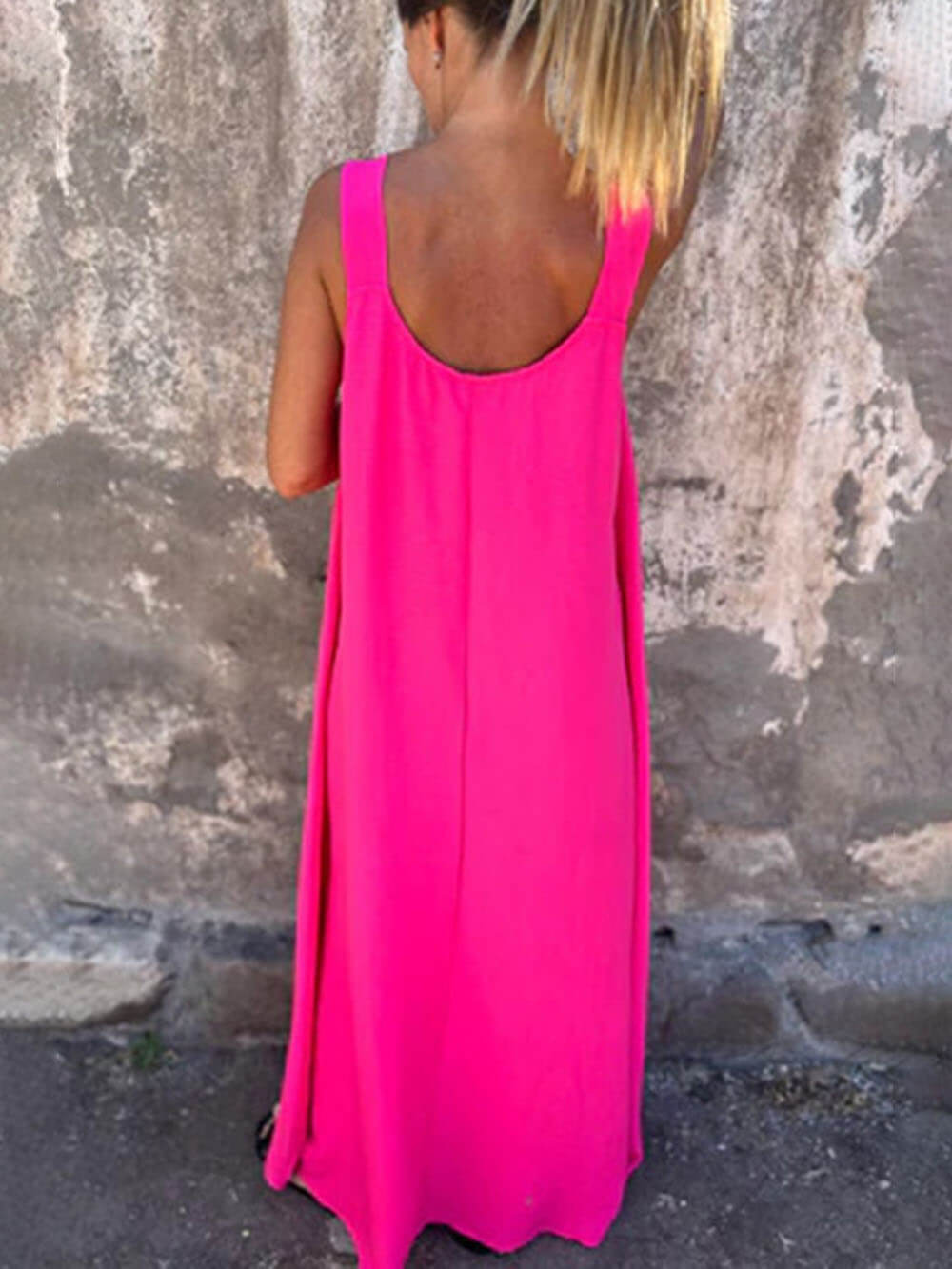 Klassisches, einfarbiges, ärmelloses, lockeres Maxikleid mit Blumenverzierung