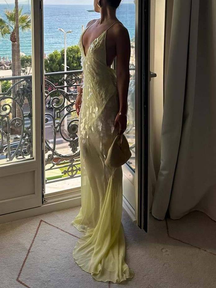 Rückenfreies Maxikleid mit V-Ausschnitt und Pailletten und Fischschwanz