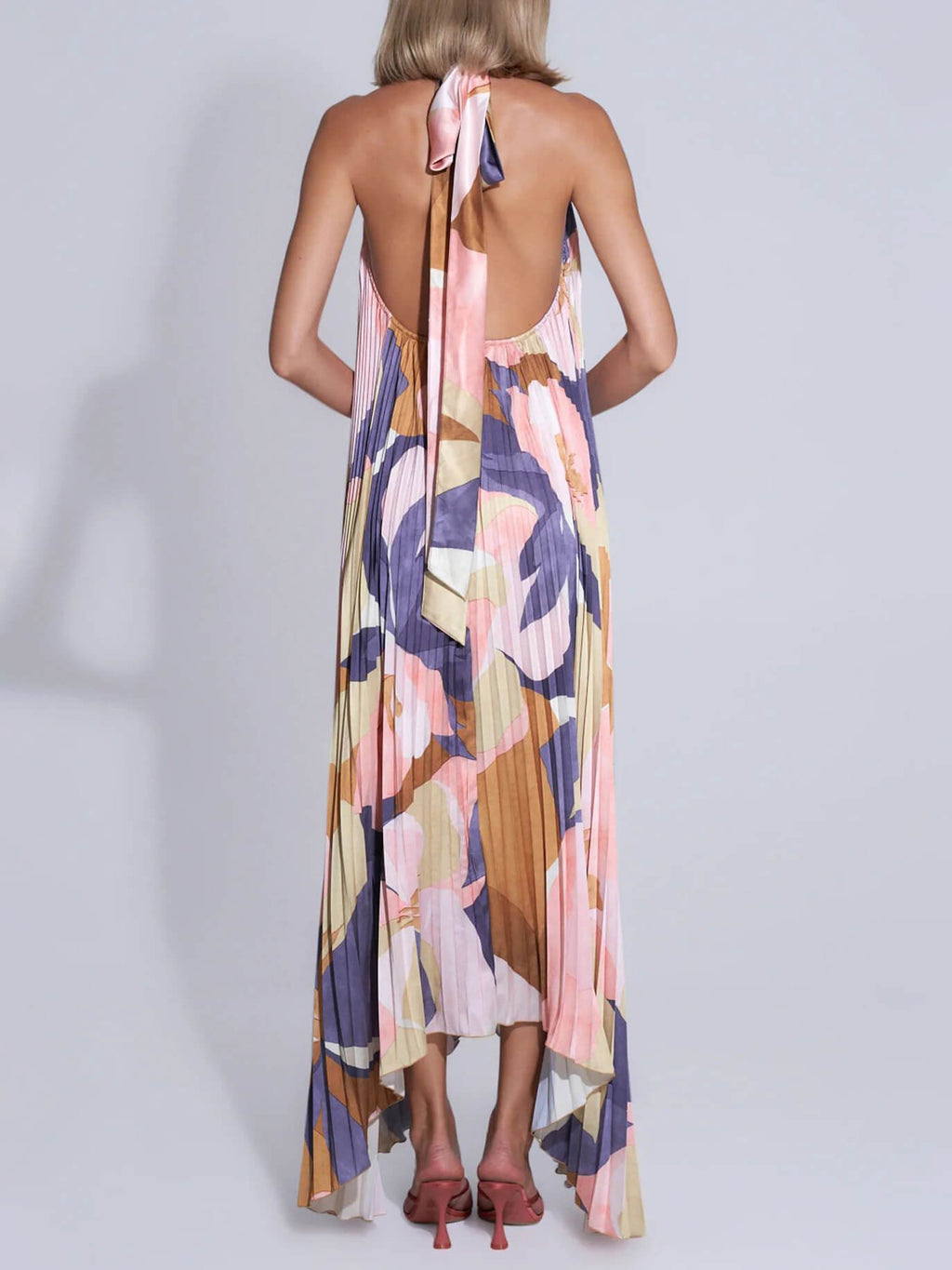 Stilvolles plissiertes Neckholder-Midikleid mit Riemchen und freiem Rücken