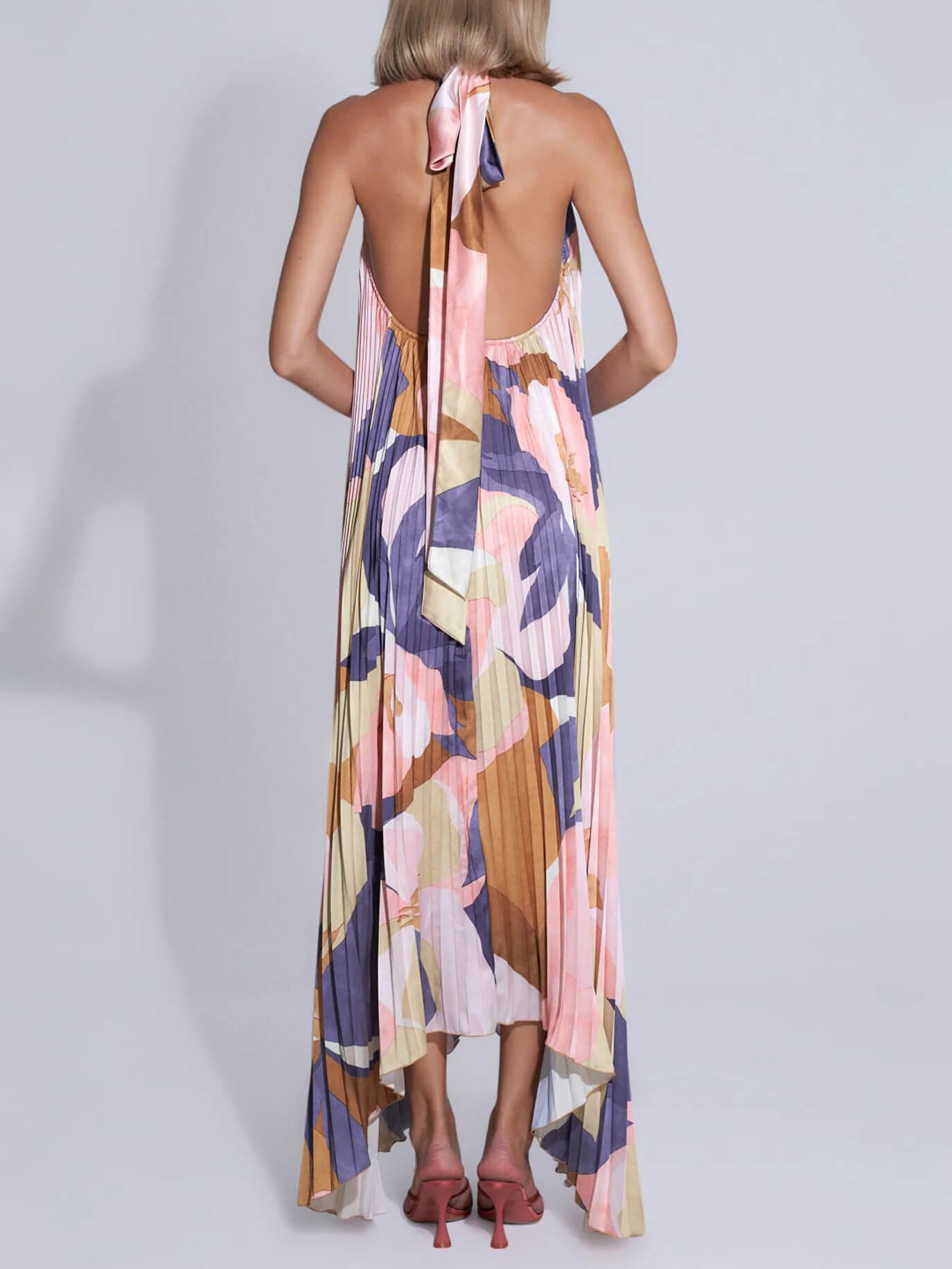 Stilvolles plissiertes Neckholder-Midikleid mit Riemchen und freiem Rücken