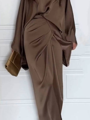 Ensemble chemise ample minimaliste et jupe à lacets